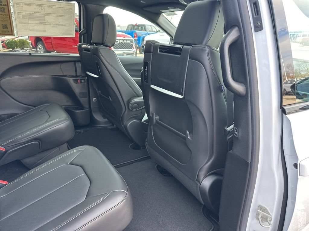 New 2026 Chrysler Pacifica Select AWD/4WD image 50