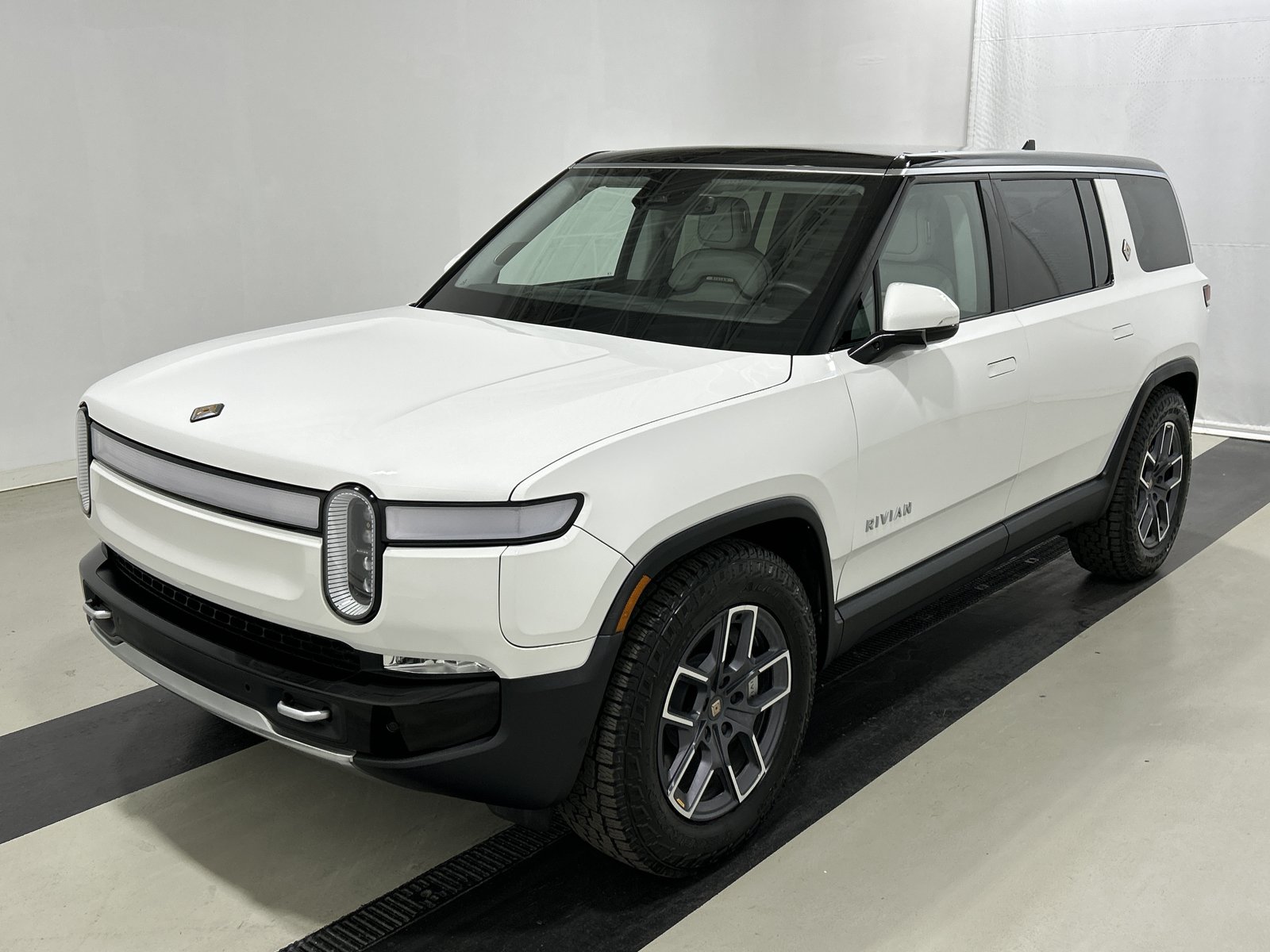 Used 2024 Rivian R1S Adventure
