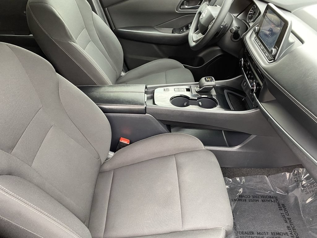 Used 2025 Nissan Rogue S FWD image 16