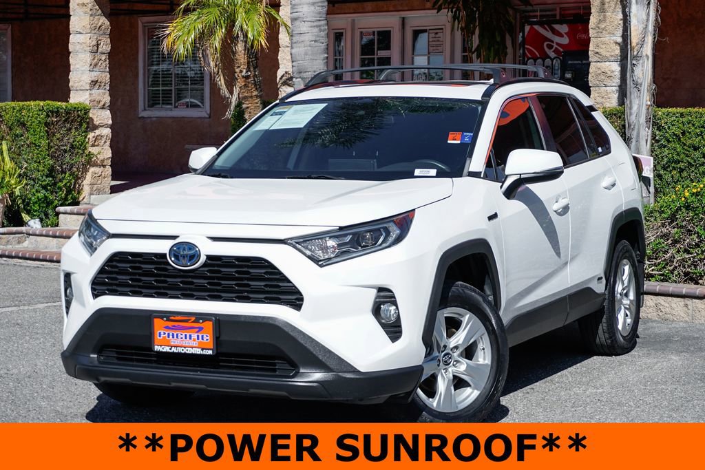Used 2019 Toyota RAV4 XLE w/ Convenience Package image 4