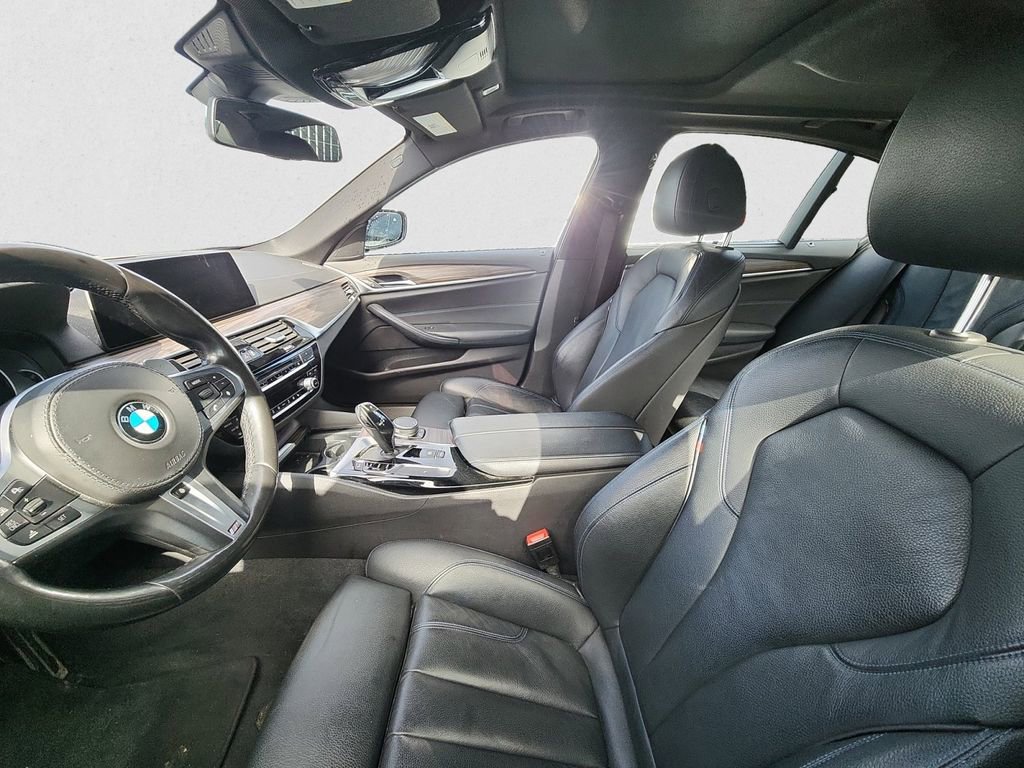 Used 2019 BMW 530i xDrive w/ M Sport Package AWD/4WD image 5