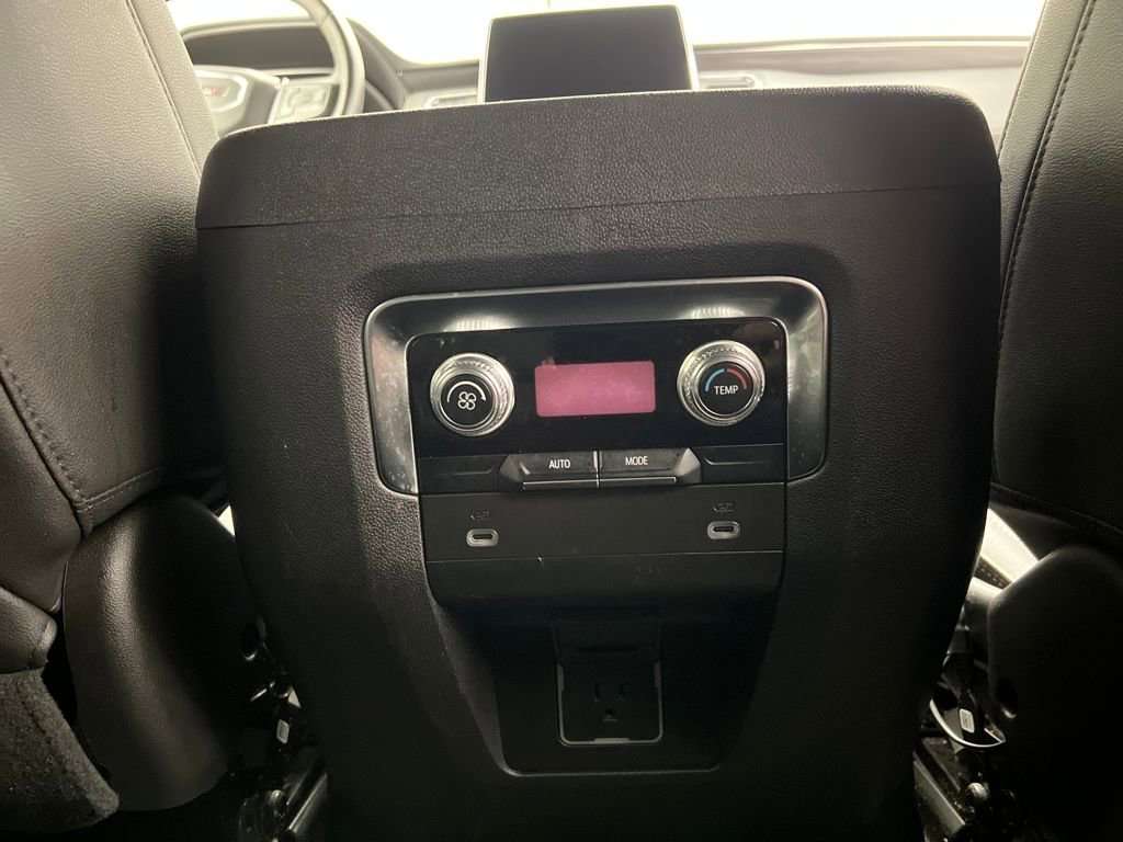 Used 2023 GMC Yukon SLT image 34