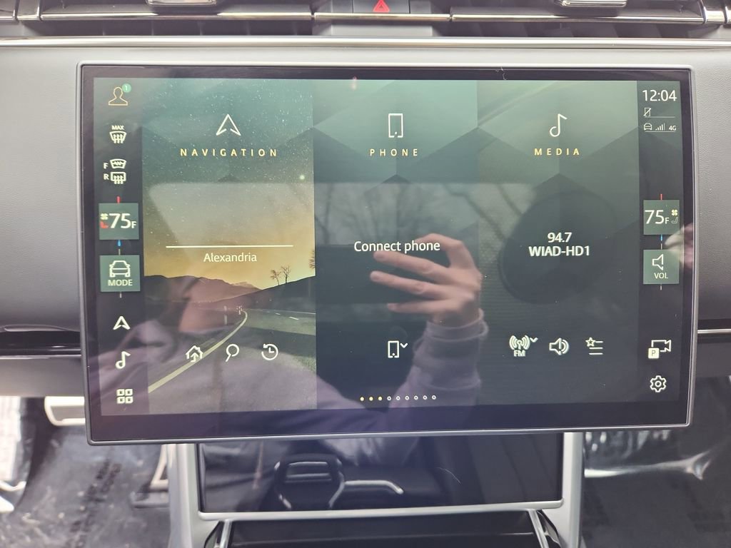 Used 2025 Land Rover Range Rover SE image 17