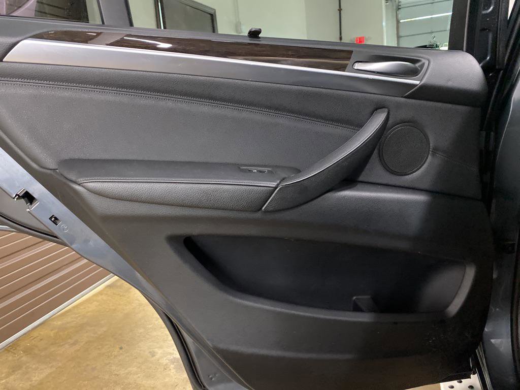 Used 2011 BMW X5 xDrive35d image 23