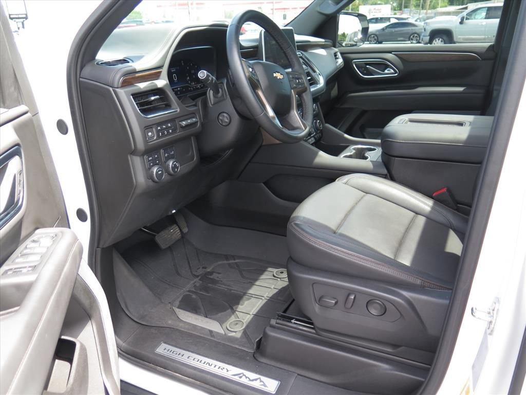 Used 2024 Chevrolet Tahoe High Country AWD/4WD image 11