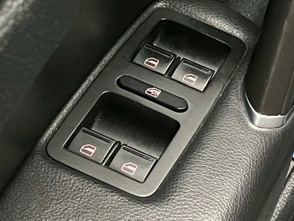 Used 2018 Volkswagen Passat 2.0T SE w/ SE Lighting Package image 14