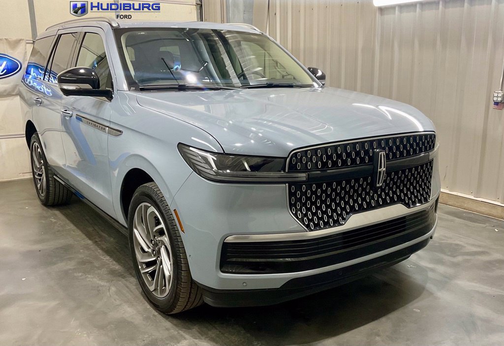Used 2025 Lincoln Navigator Reserve AWD/4WD image 1