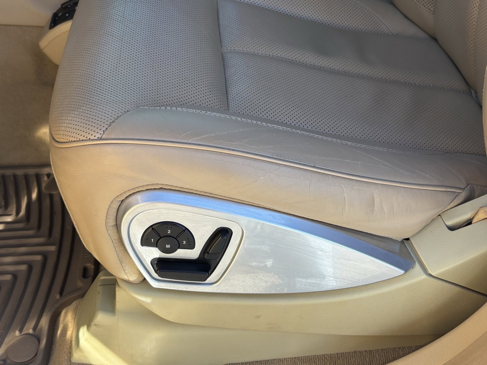 Used 2011 Mercedes-Benz GL 550 4MATIC image 18