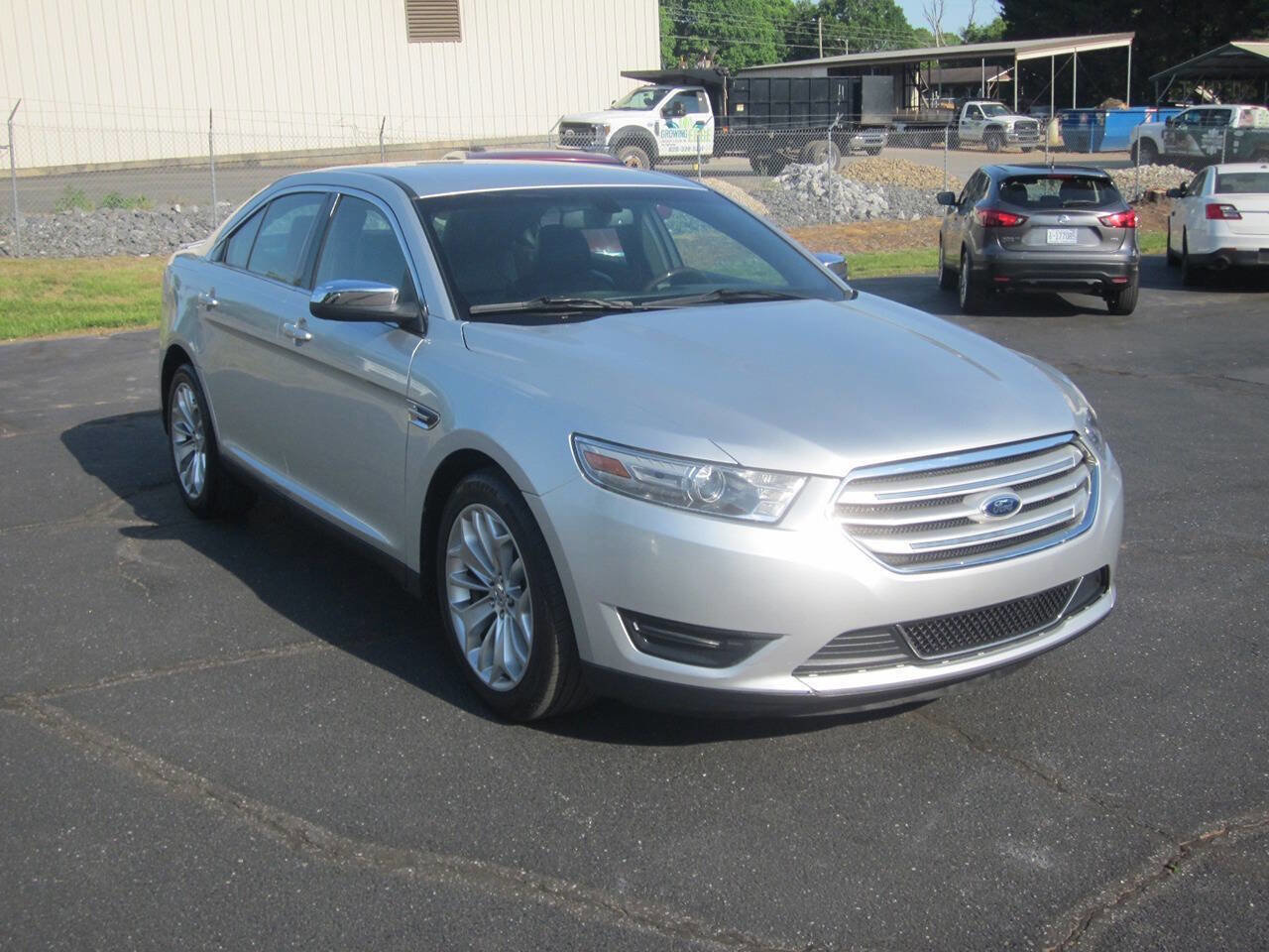 Used 2013 Ford Taurus Limited FWD image 4