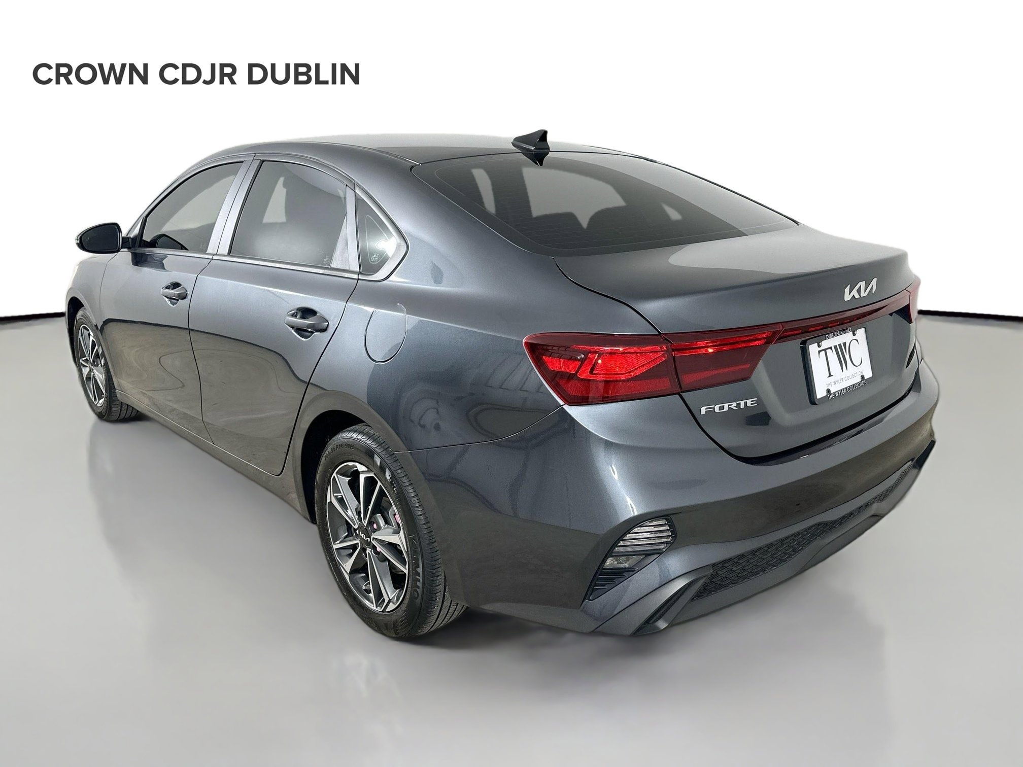 Used 2024 Kia Forte LXS w/ LXS Technology Package FWD image 8