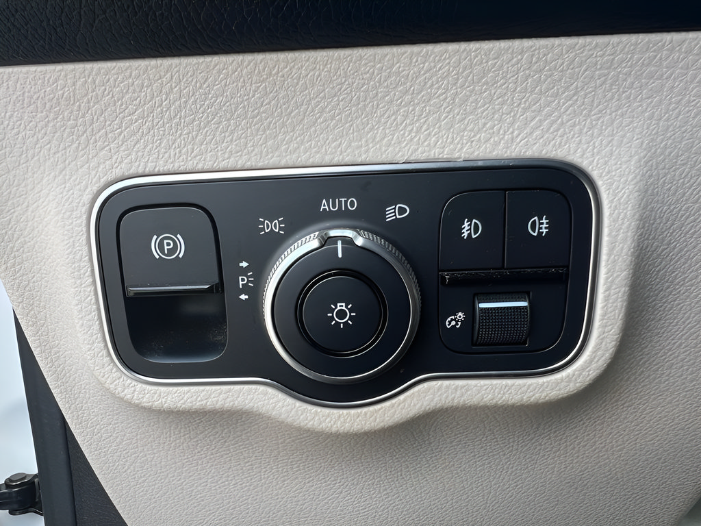 Used 2021 Mercedes-Benz GLB 250 4MATIC image 20