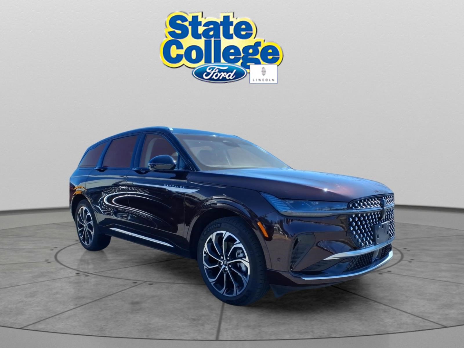 Used 2024 Lincoln Nautilus Reserve image 3