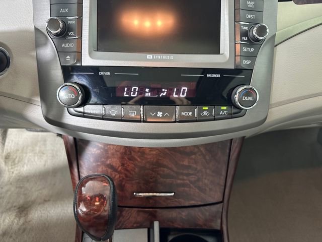 Used 2011 Toyota Avalon Limited image 23