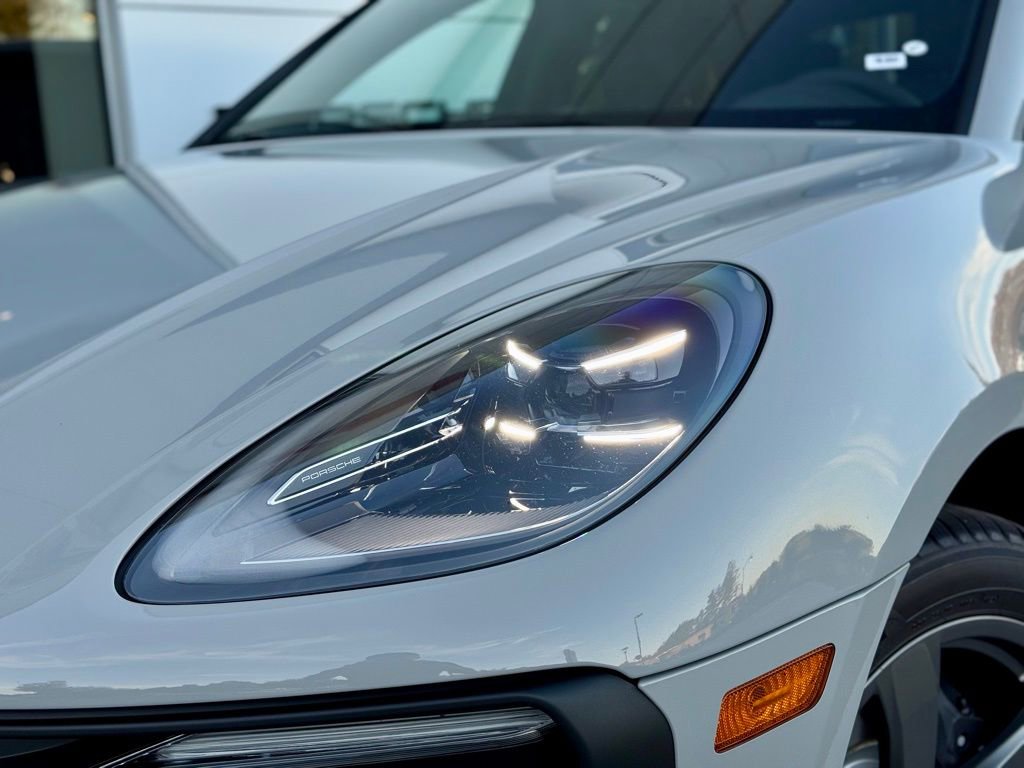 New 2026 Porsche Macan image 8