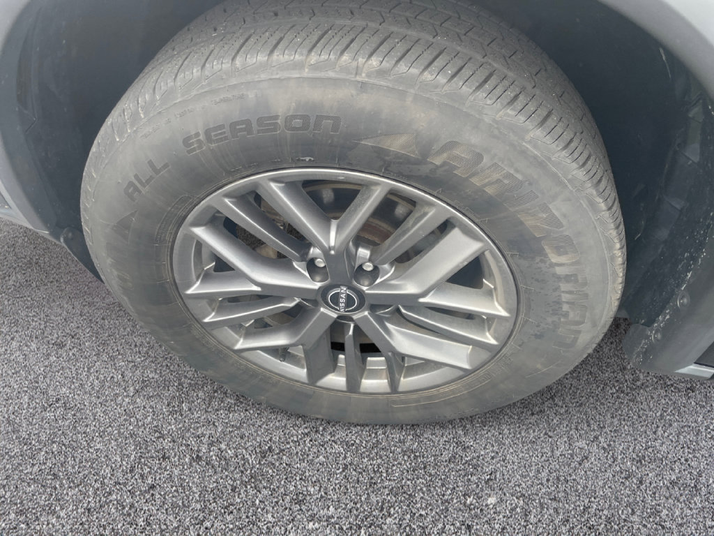Used 2023 Nissan Rogue S AWD/4WD image 12