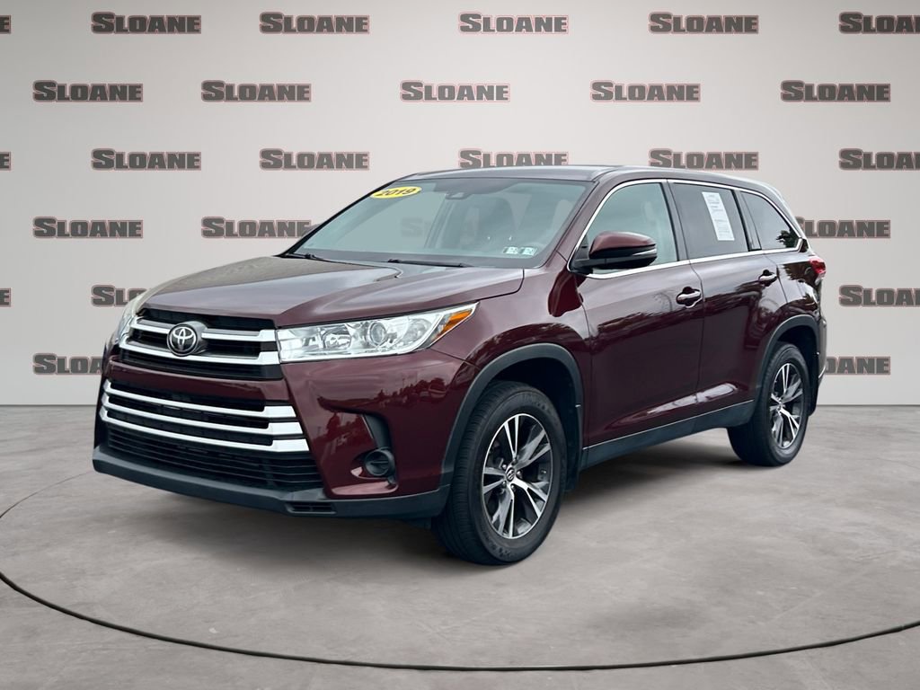 Used 2019 Toyota Highlander LE AWD/4WD image 1