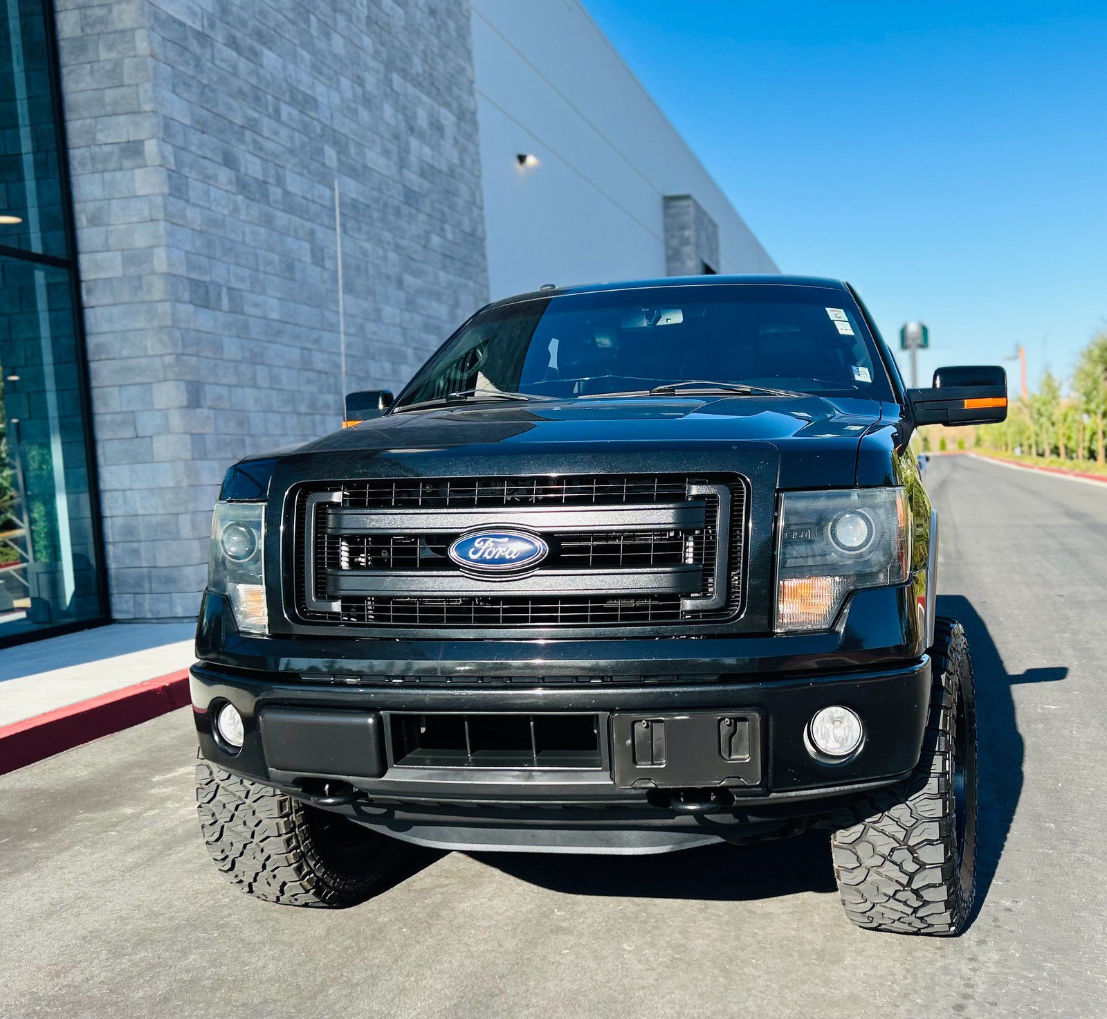 Used 2014 Ford F150 FX4 w/ Equipment Group 402A Luxury AWD/4WD image 3