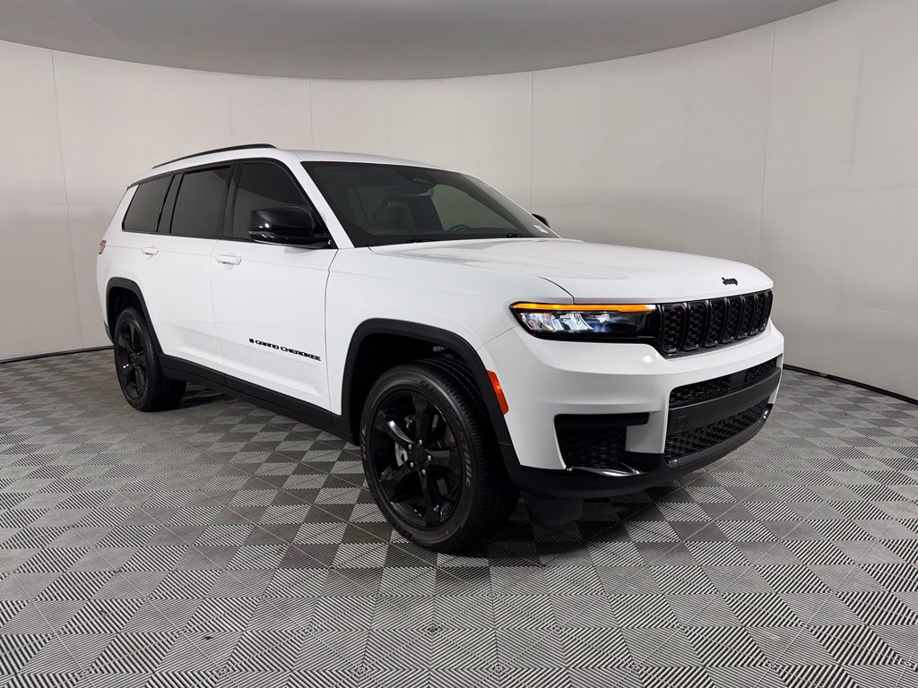Used 2024 Jeep Grand Cherokee L Altitude RWD image 4