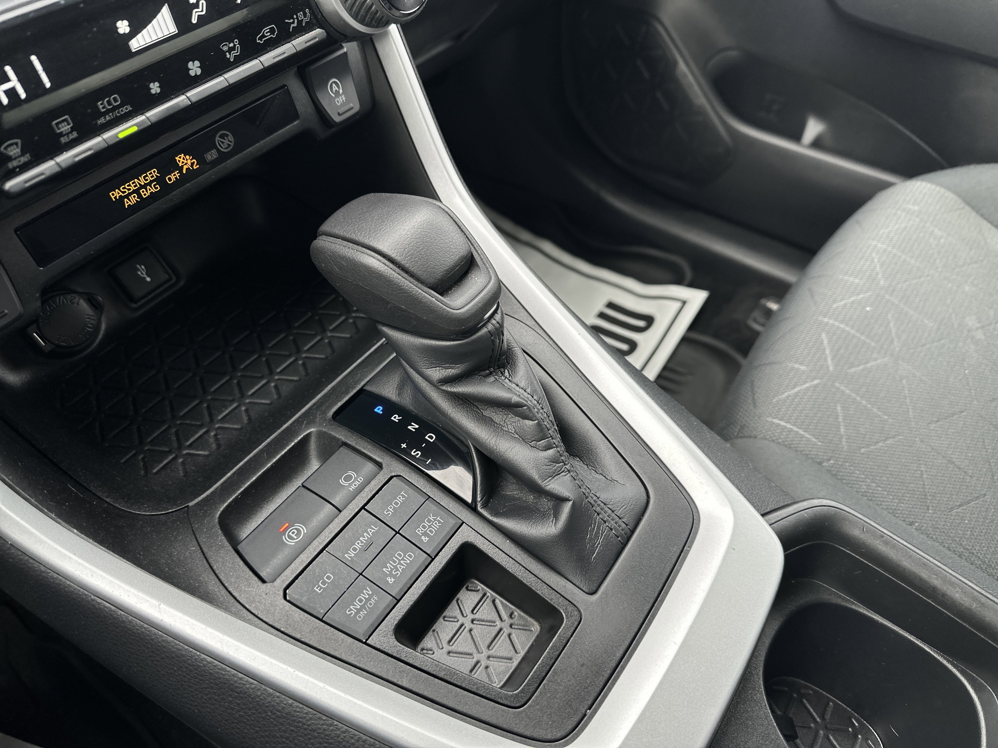 Used 2021 Toyota RAV4 XLE image 23