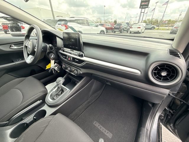 Used 2020 Kia Forte LXS FWD image 25