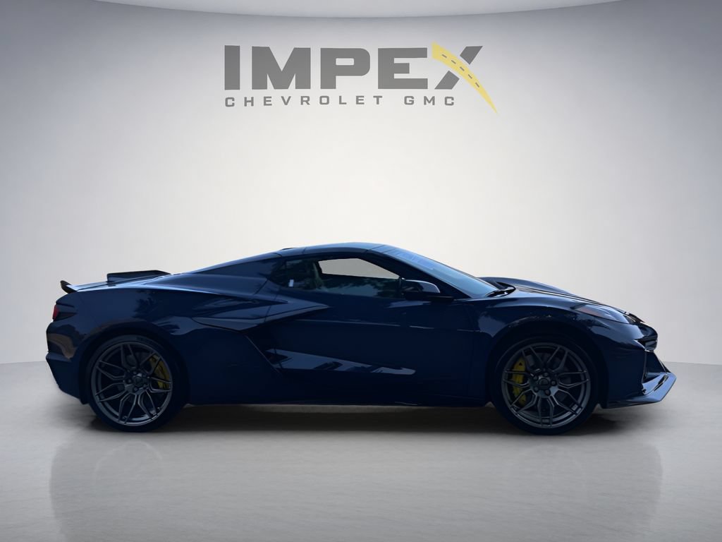 Used 2025 Chevrolet Corvette Z06 w/ Stealth Interior Trim Package RWD image 5