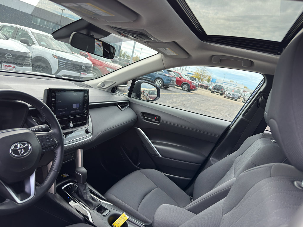 Used 2022 Toyota Corolla Cross LE image 27