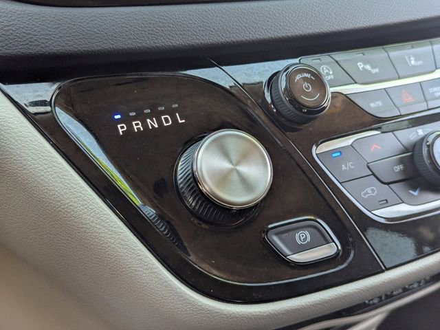 Used 2024 Chrysler Pacifica Touring-L FWD image 28
