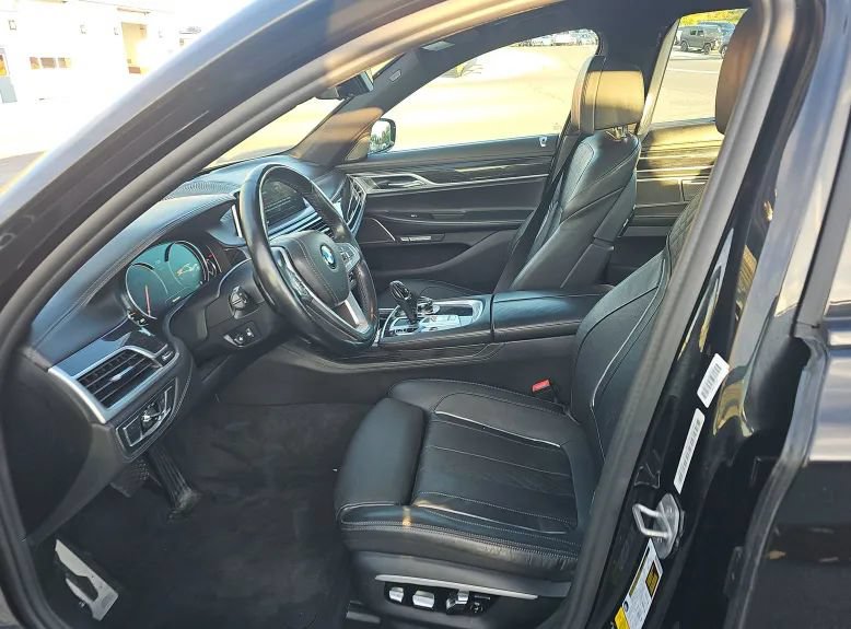 Used 2017 BMW 750i xDrive AWD/4WD image 3