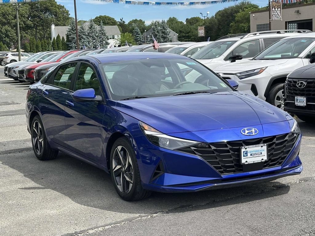 Used 2023 Hyundai Elantra SEL w/ Convenience Package FWD image 2