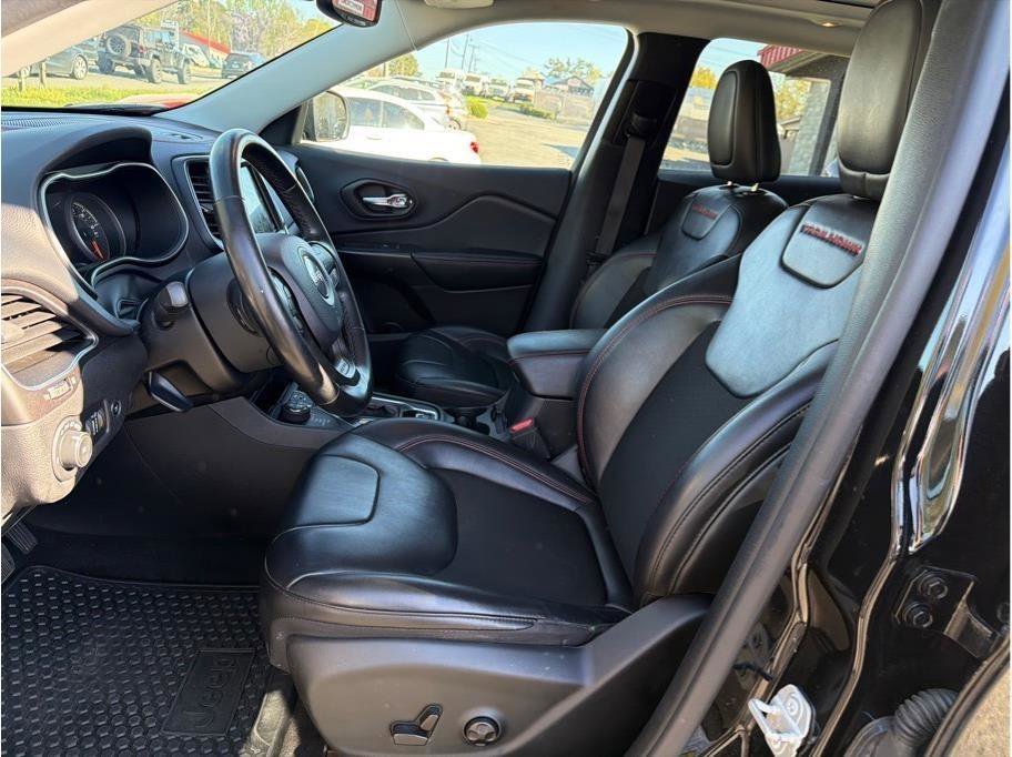 Used 2020 Jeep Cherokee Trailhawk w/ Technology Group image 11