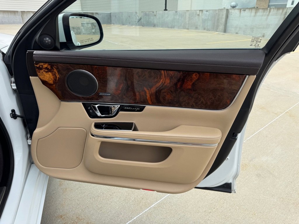 Used 2015 Jaguar XJ AWD image 27