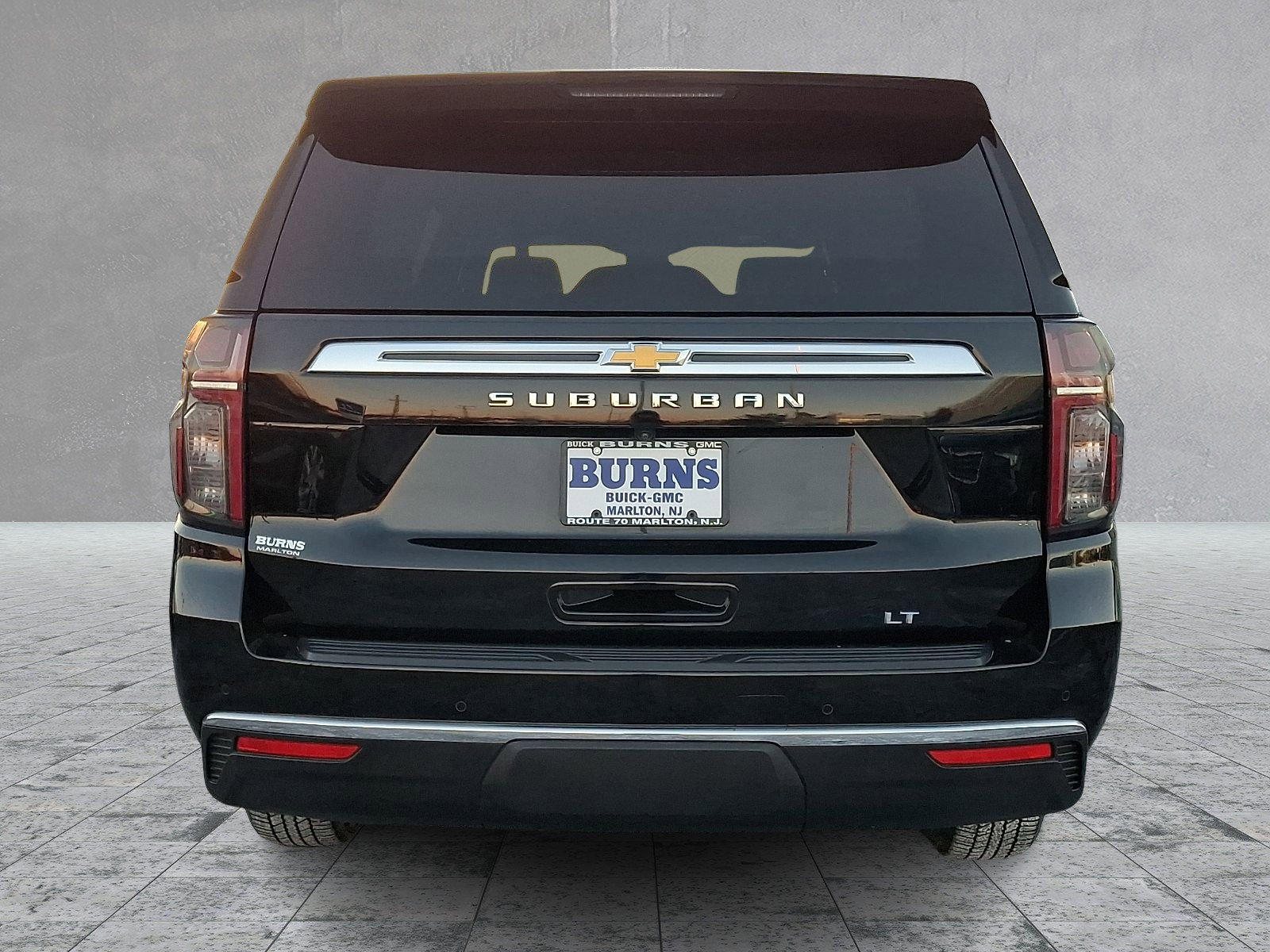 Used 2023 Chevrolet Suburban LT image 9