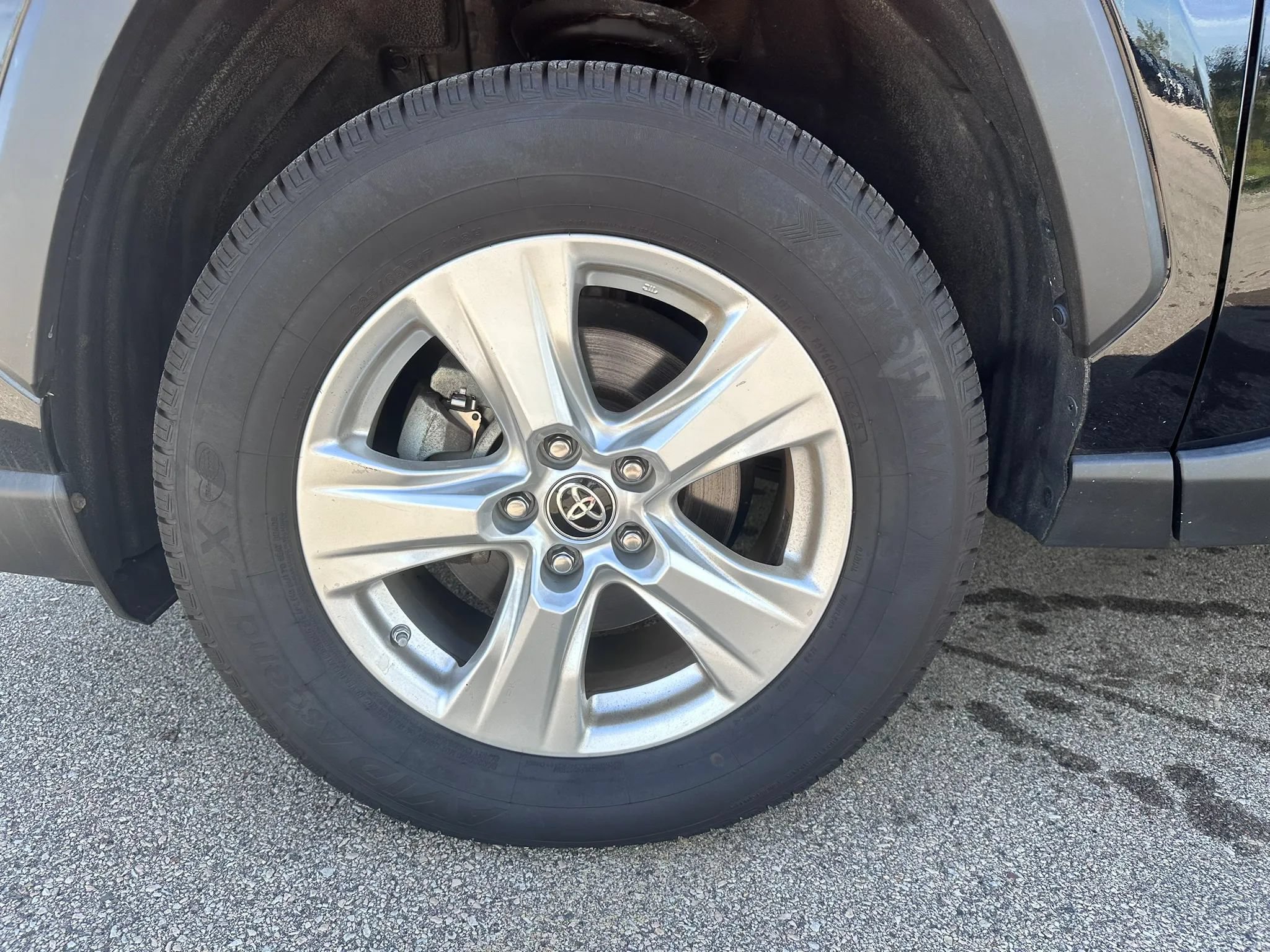 Used 2021 Toyota RAV4 LE AWD/4WD image 19