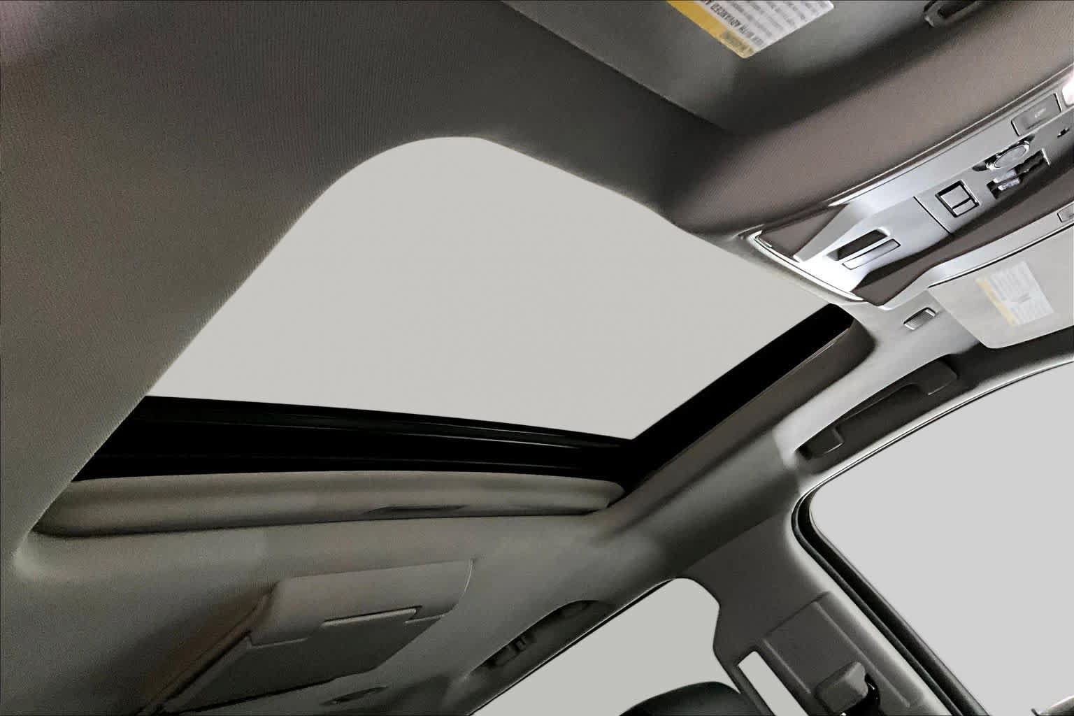 Used 2018 Chevrolet Tahoe Premier AWD/4WD image 14