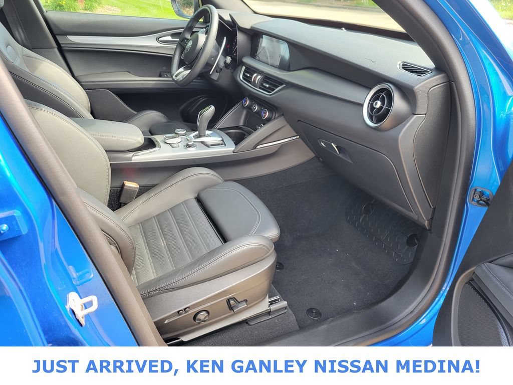 Used 2024 Alfa Romeo Stelvio Veloce AWD/4WD image 23