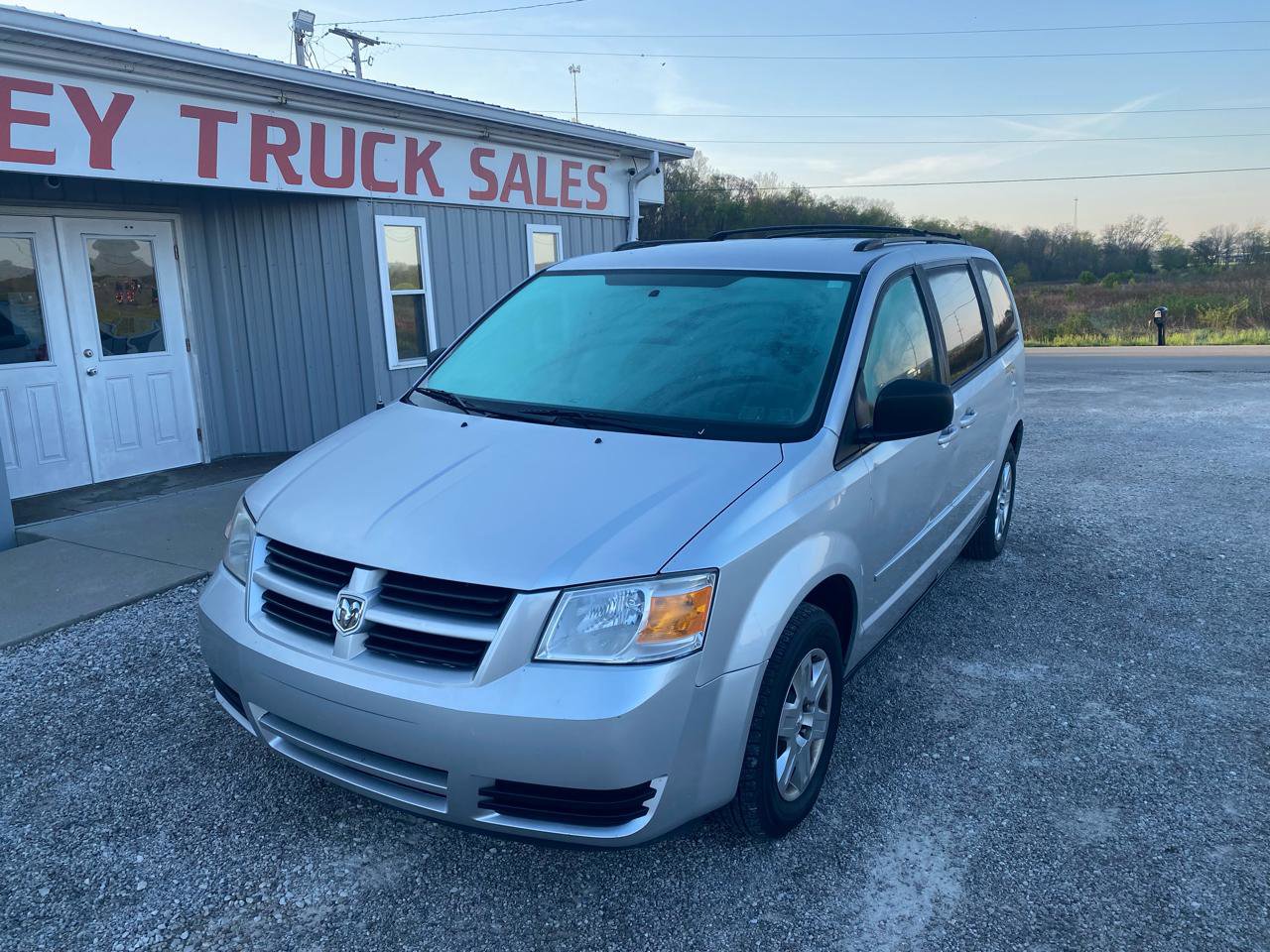 Used 2010 Dodge Grand Caravan SE FWD image 3