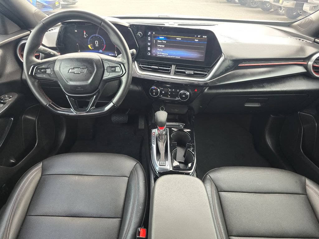 Used 2025 Chevrolet Trax RS w/ Sunroof Package FWD image 19