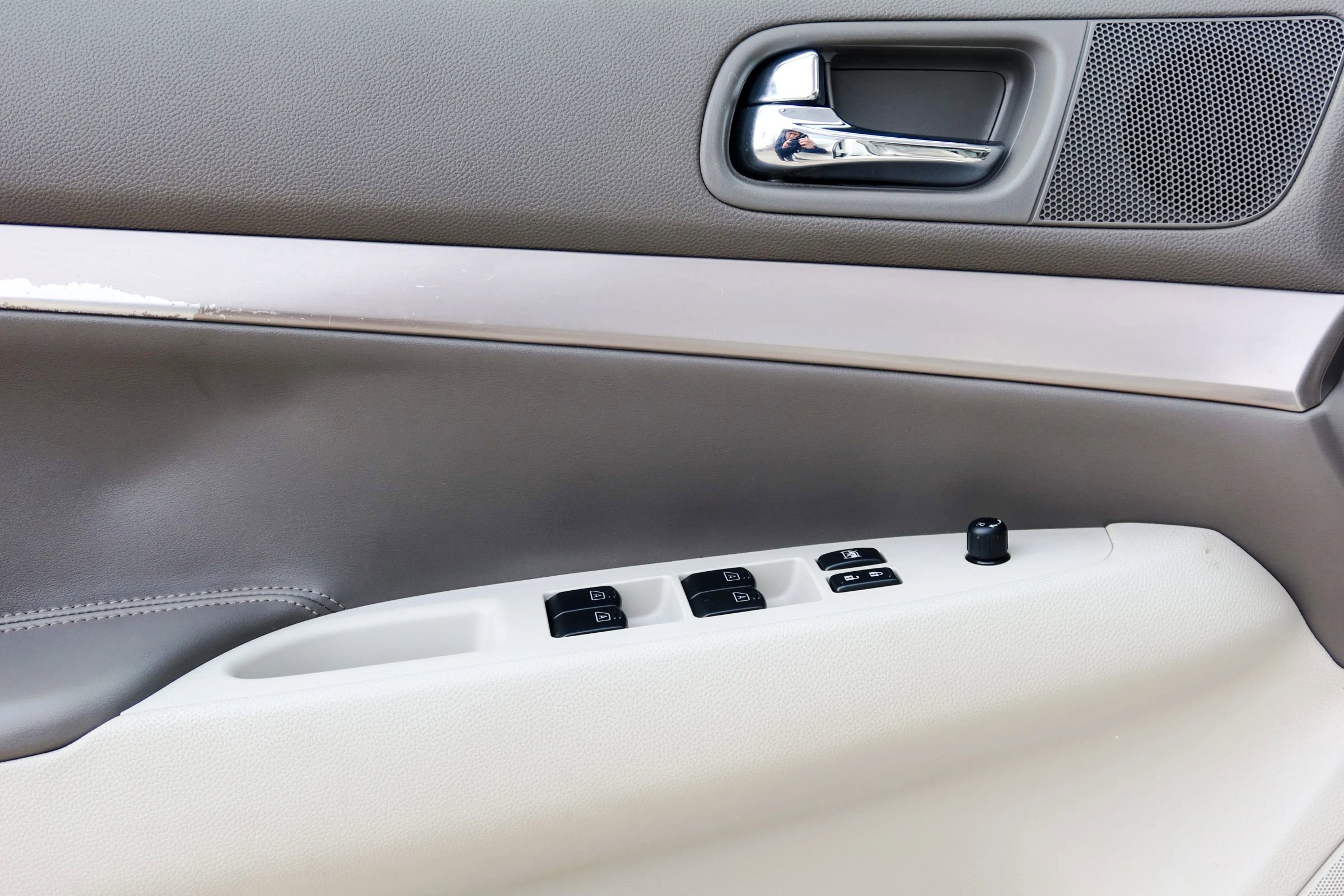 Used 2011 INFINITI G25 x w/ Moonroof Pkg image 10