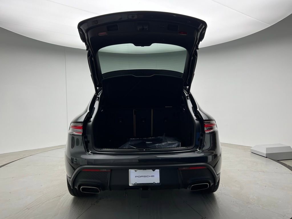 New 2026 Porsche Macan image 18