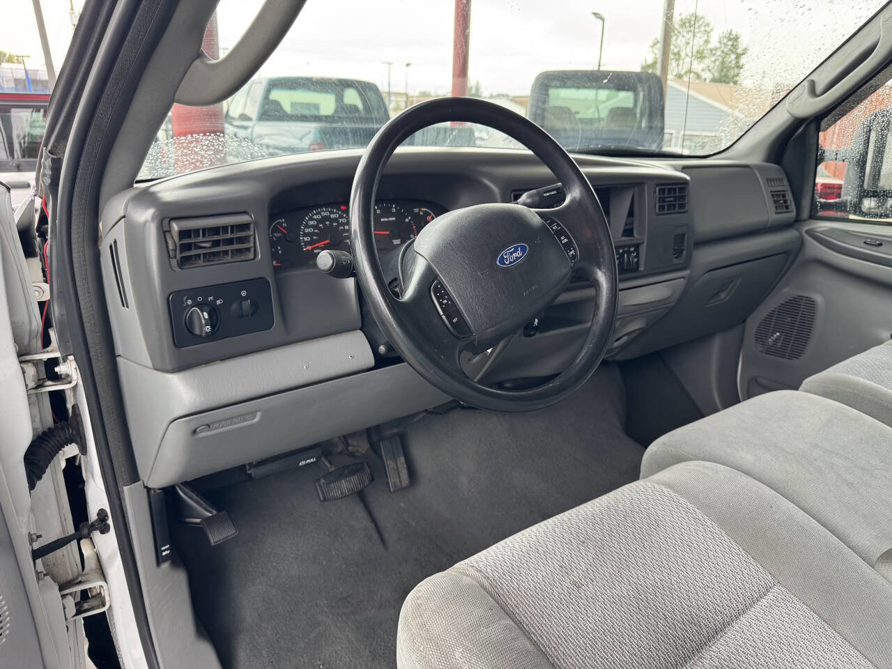 Used 2004 Ford F350 XLT image 2
