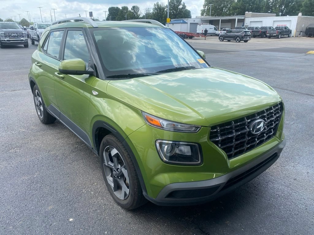 Used 2024 Hyundai Venue SEL FWD image 1