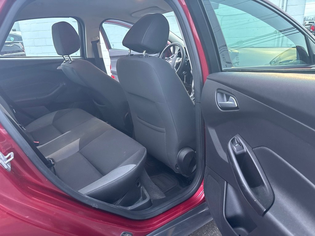 Used 2014 Ford Focus SE w/ SE Winter Package image 13