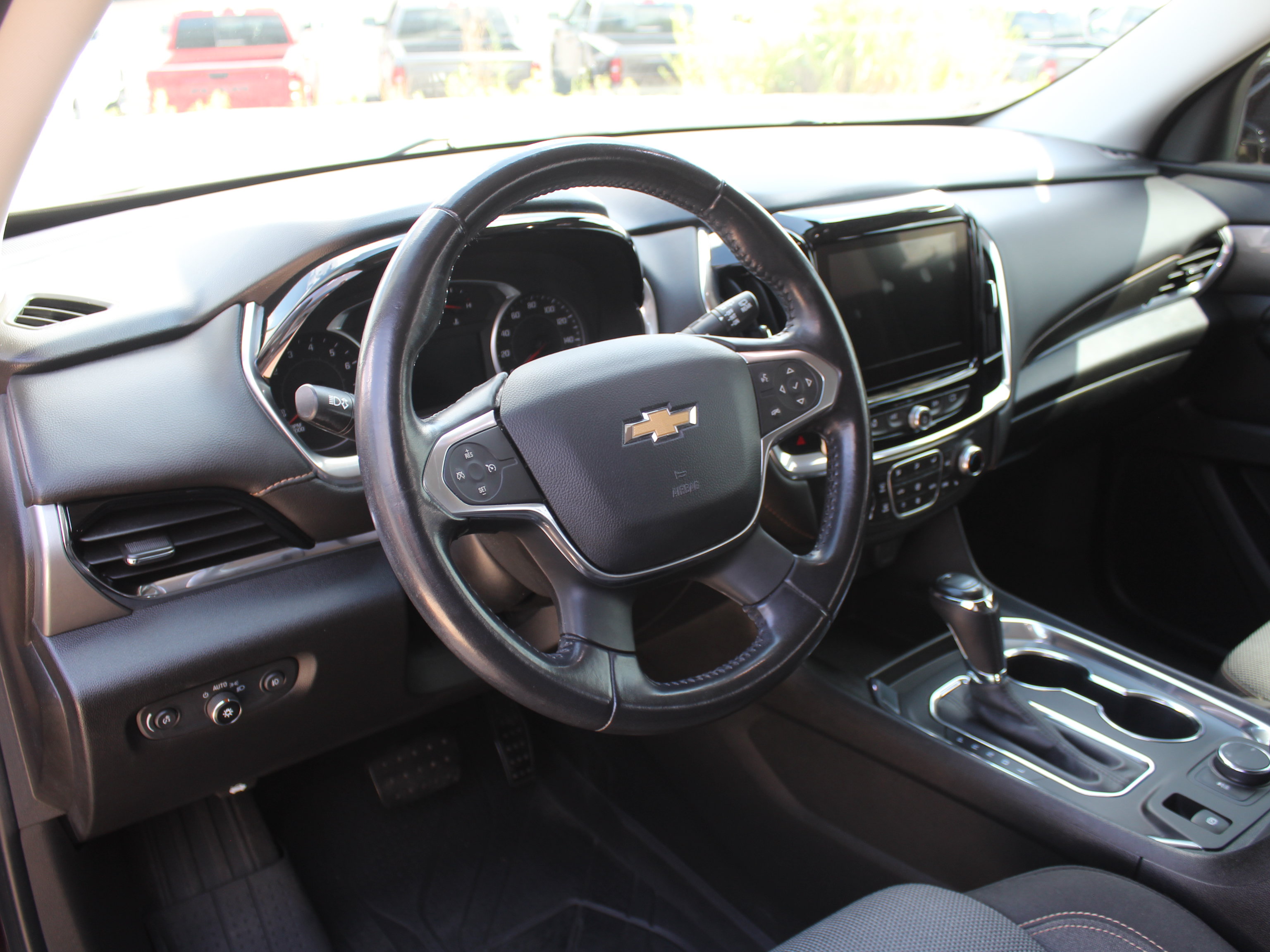 Used 2020 Chevrolet Traverse LT FWD image 13