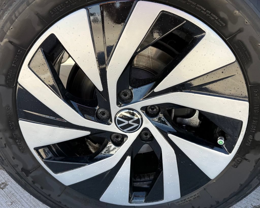 Certified 2025 Volkswagen Tiguan S FWD image 9