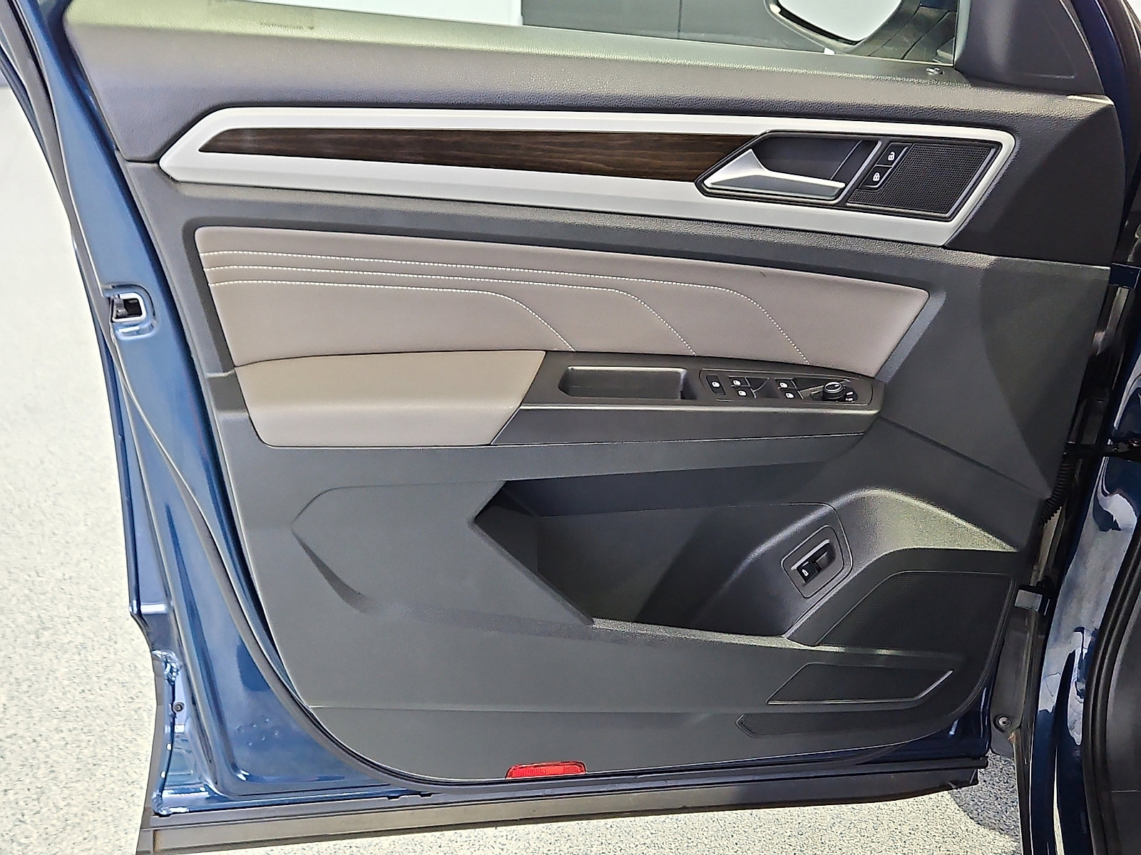 Certified 2023 Volkswagen Atlas SE w/ Panoramic Sunroof Package image 13