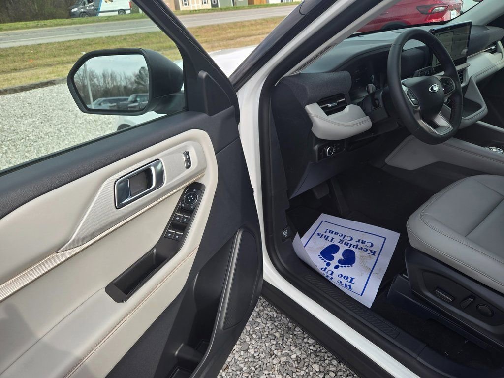 New 2026 Ford Explorer Active w/ Active Comfort Package image 6