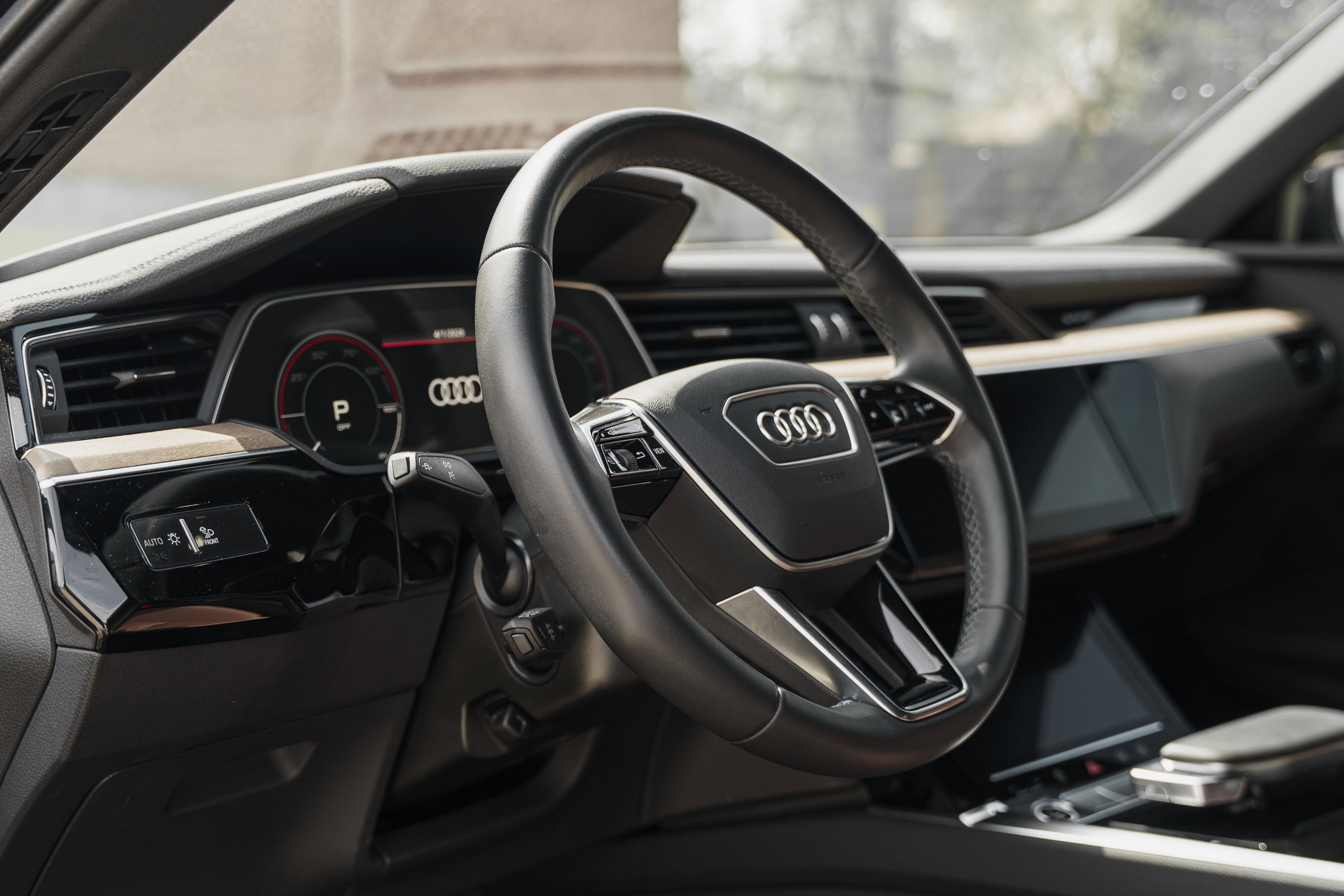 Used 2024 Audi Q8 e-tron Premium Plus w/ Premium Plus Package image 9