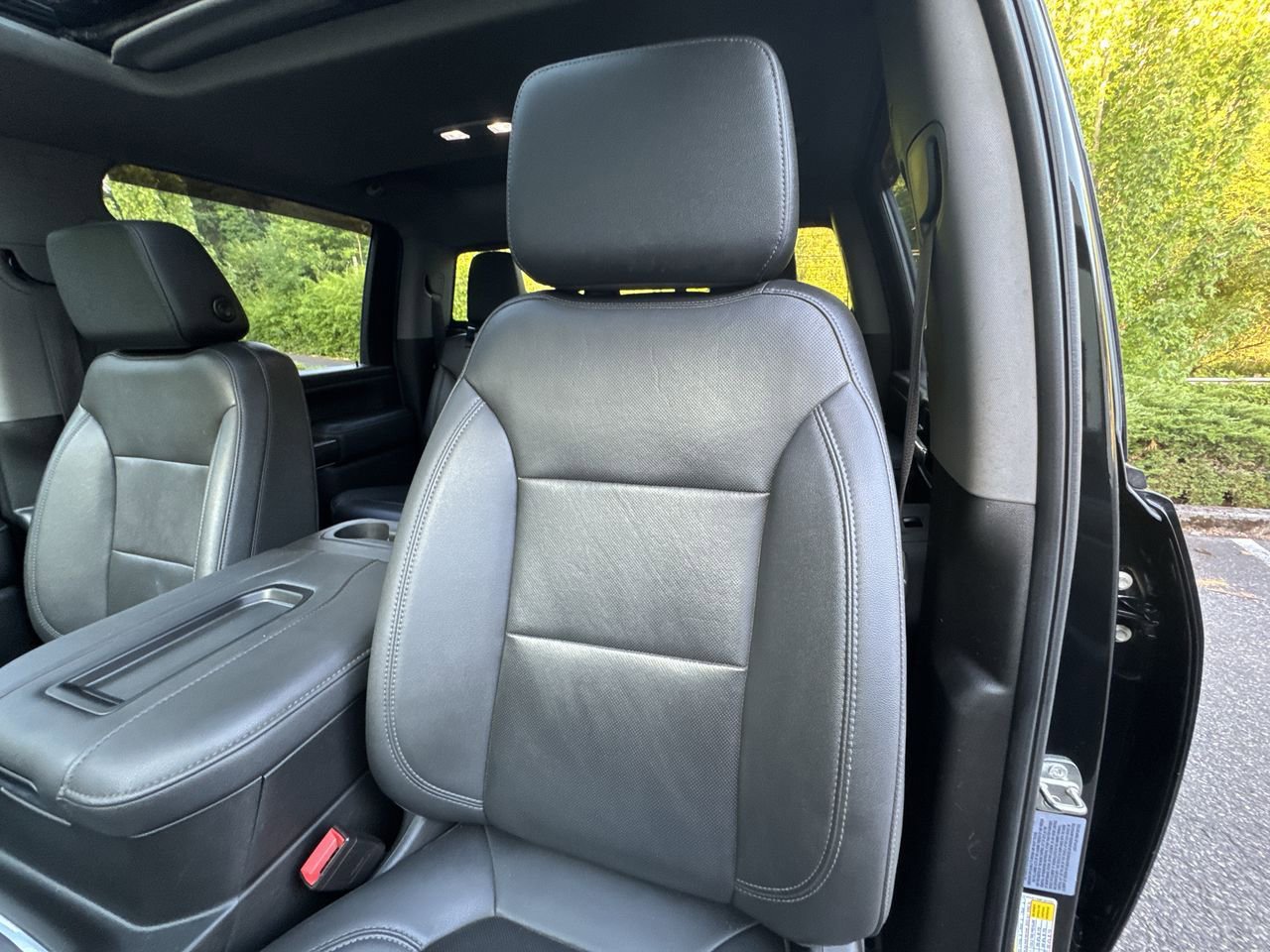 Used 2021 Chevrolet Silverado 3500 LTZ w/ LTZ Convenience Package image 15