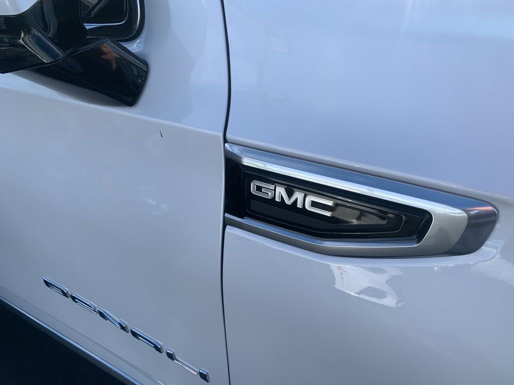 Used 2023 GMC Yukon XL Denali image 7