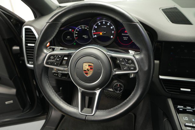 Used 2023 Porsche Cayenne Platinum Edition image 33